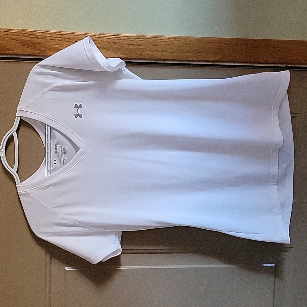 Womens medium white Under Armour heatgear v-neck.